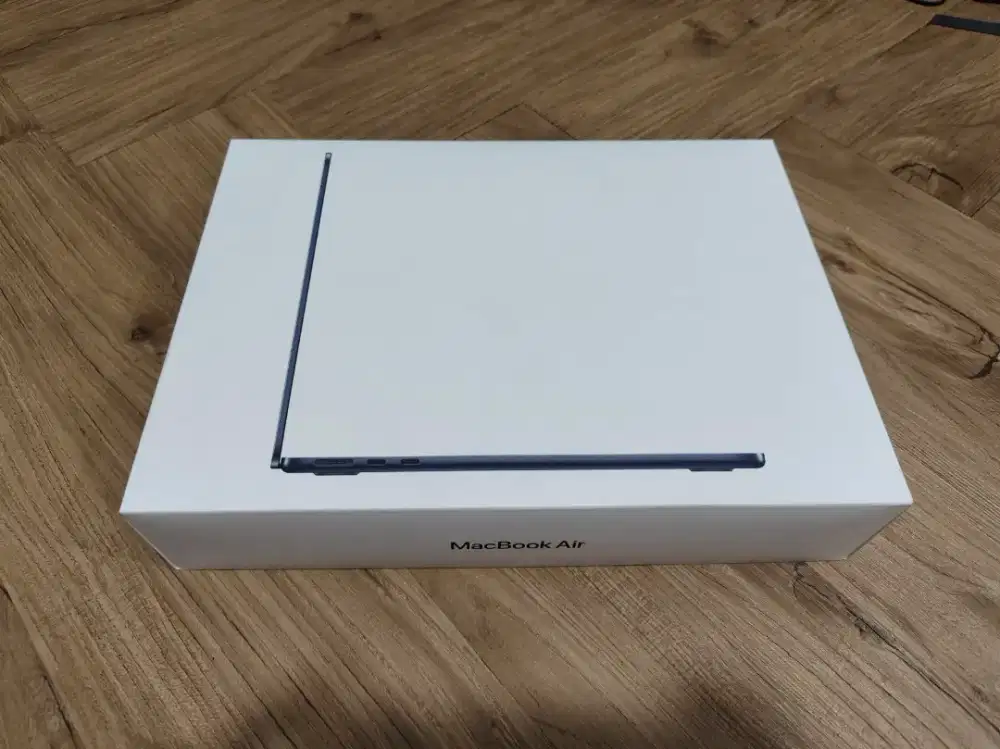 Macbook air 13 M2 16/256 baru