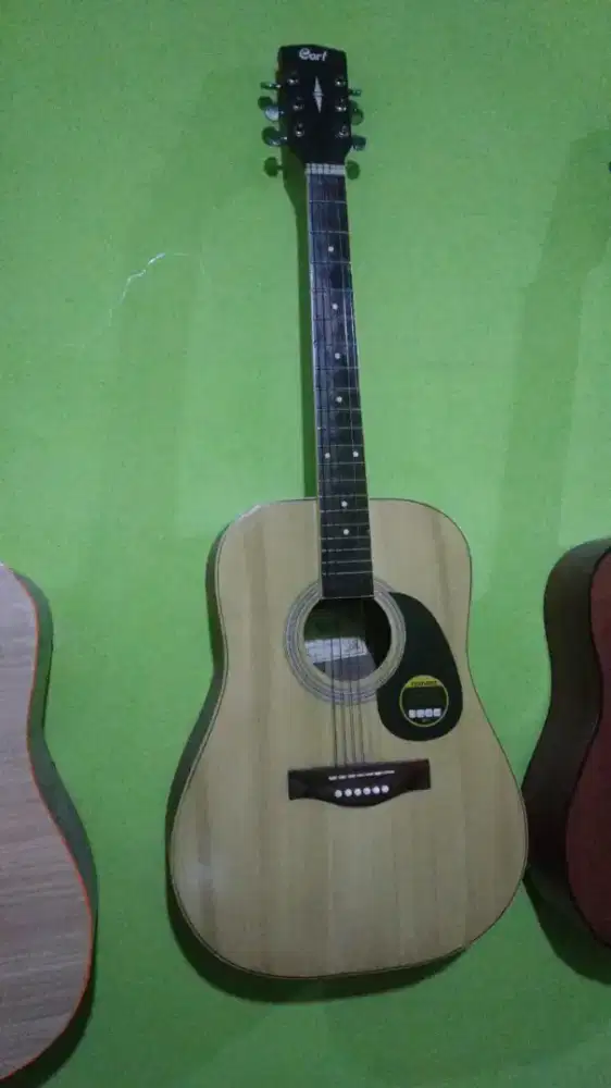 Gitar merek cort