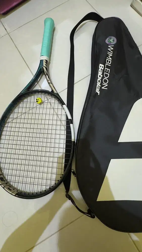 raket tenis lapangan