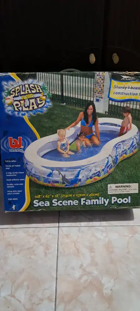 Kolam renang besar plastik