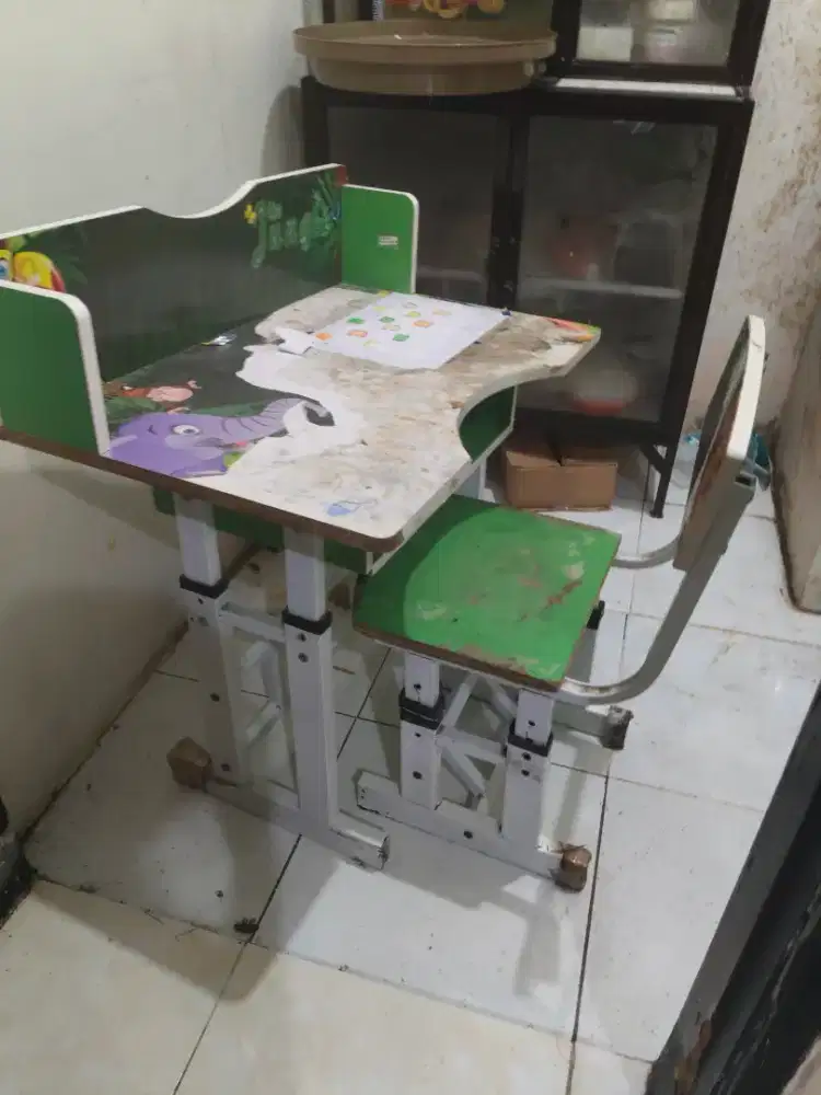 Dijual meja belajar anak bekas