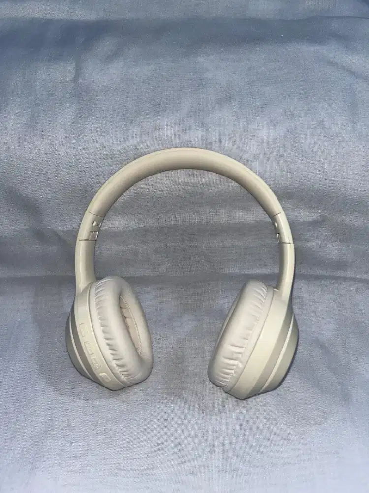 Headphone Warna Beige - HSC 2025
