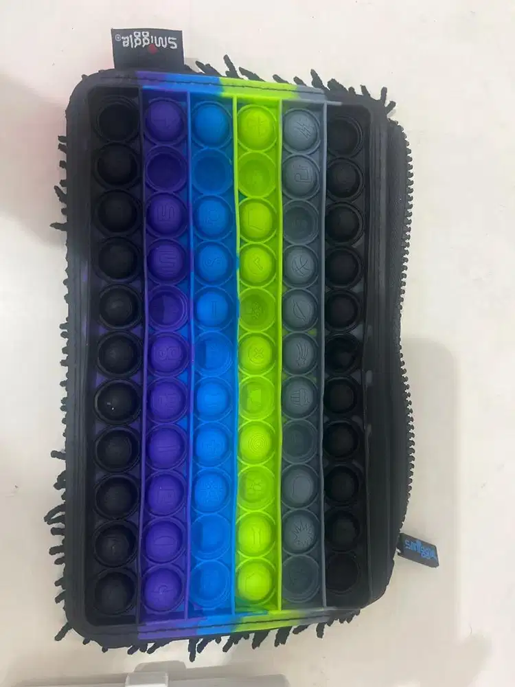 Preloved Smiggle Pencil Case Pop It