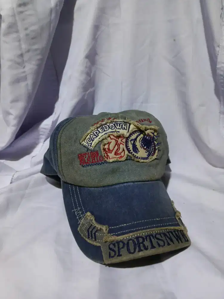 Topi Pria Kasual Bekas