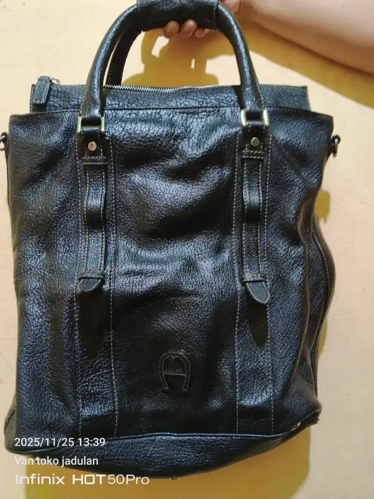 Tas cw merek AIGNER original bahan kulit kondisi baik (second)