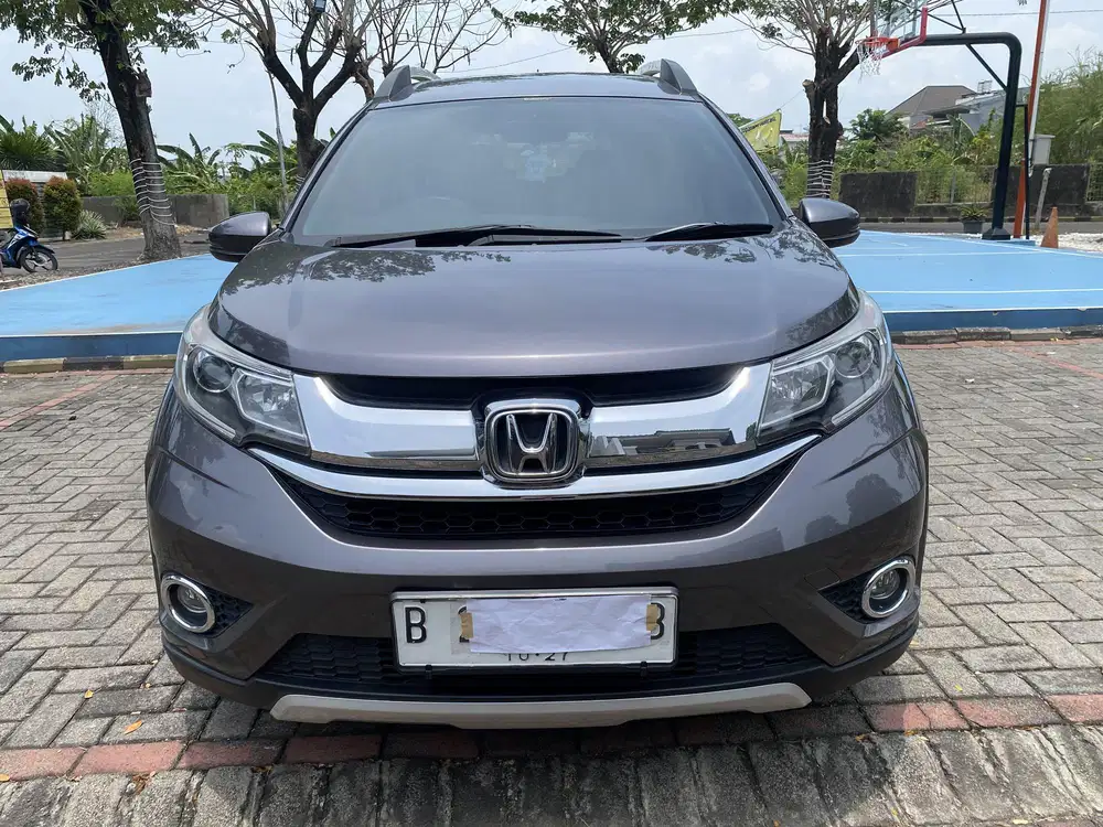Honda BRV E cvt putih kilometer 65.000. 2017 Greymica. sangat terawat
