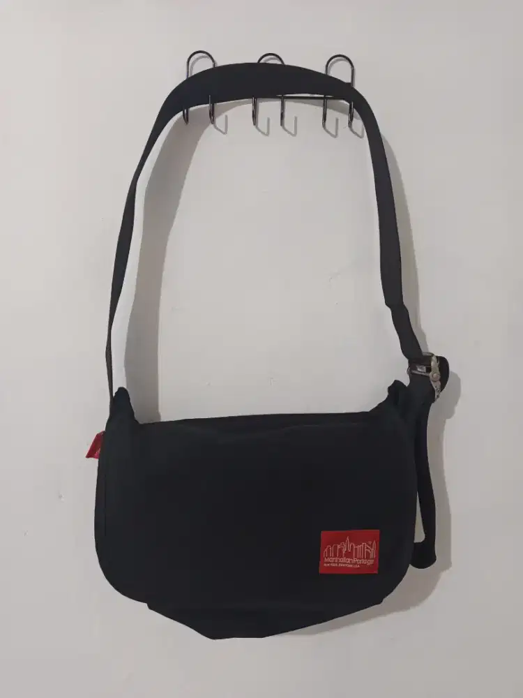 Selempang manhatthan hitam