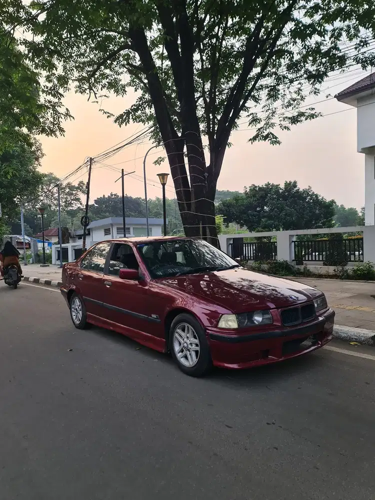 BMW 323i 1996 Bensin
