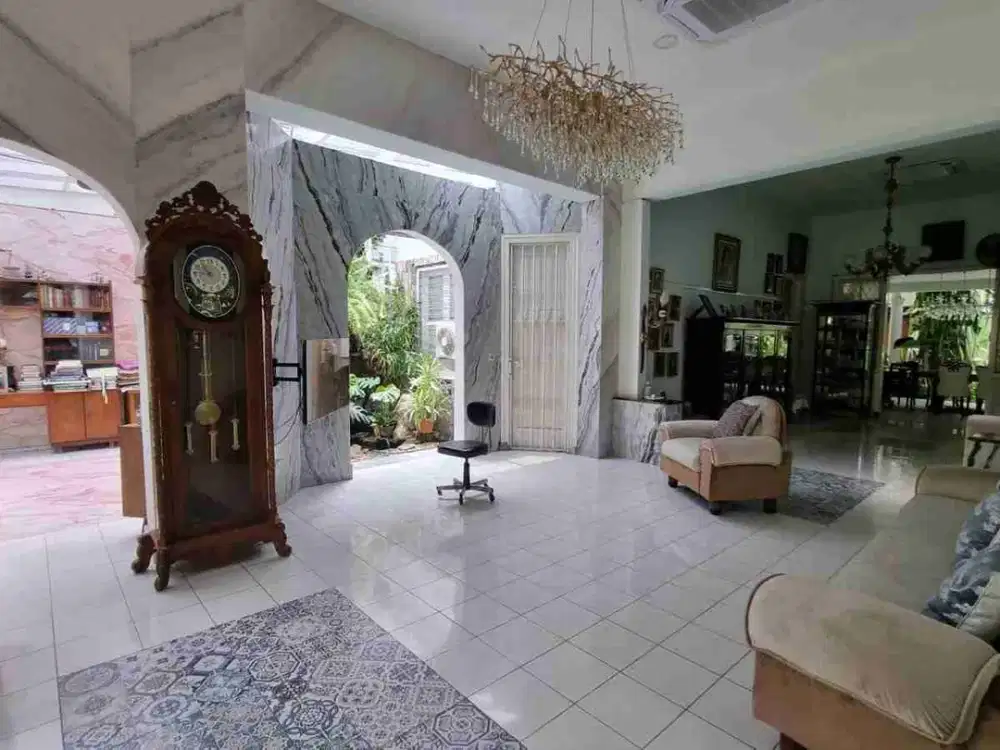 Luxury Private Residence in Menteng – Indoor Garden & Custom Marble Finishes