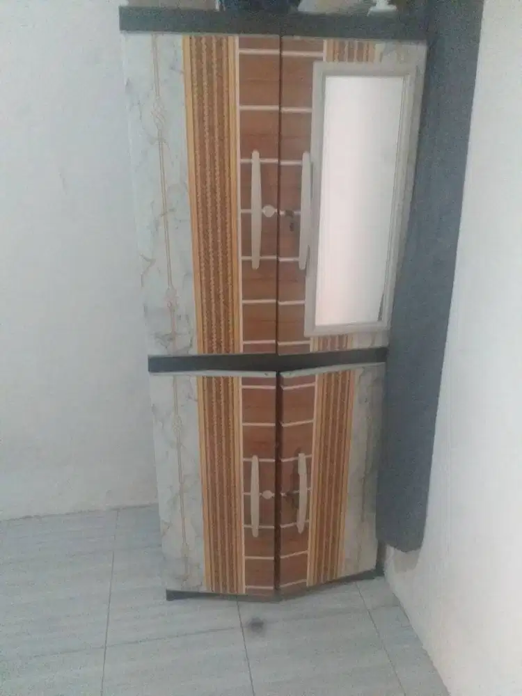 Lemari plastik 4 pintu dua susun atas bawah