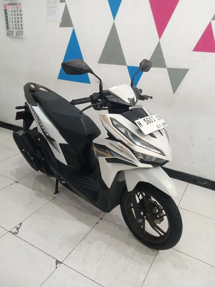 Vario 125 CBS ISS keyless Putih 2023