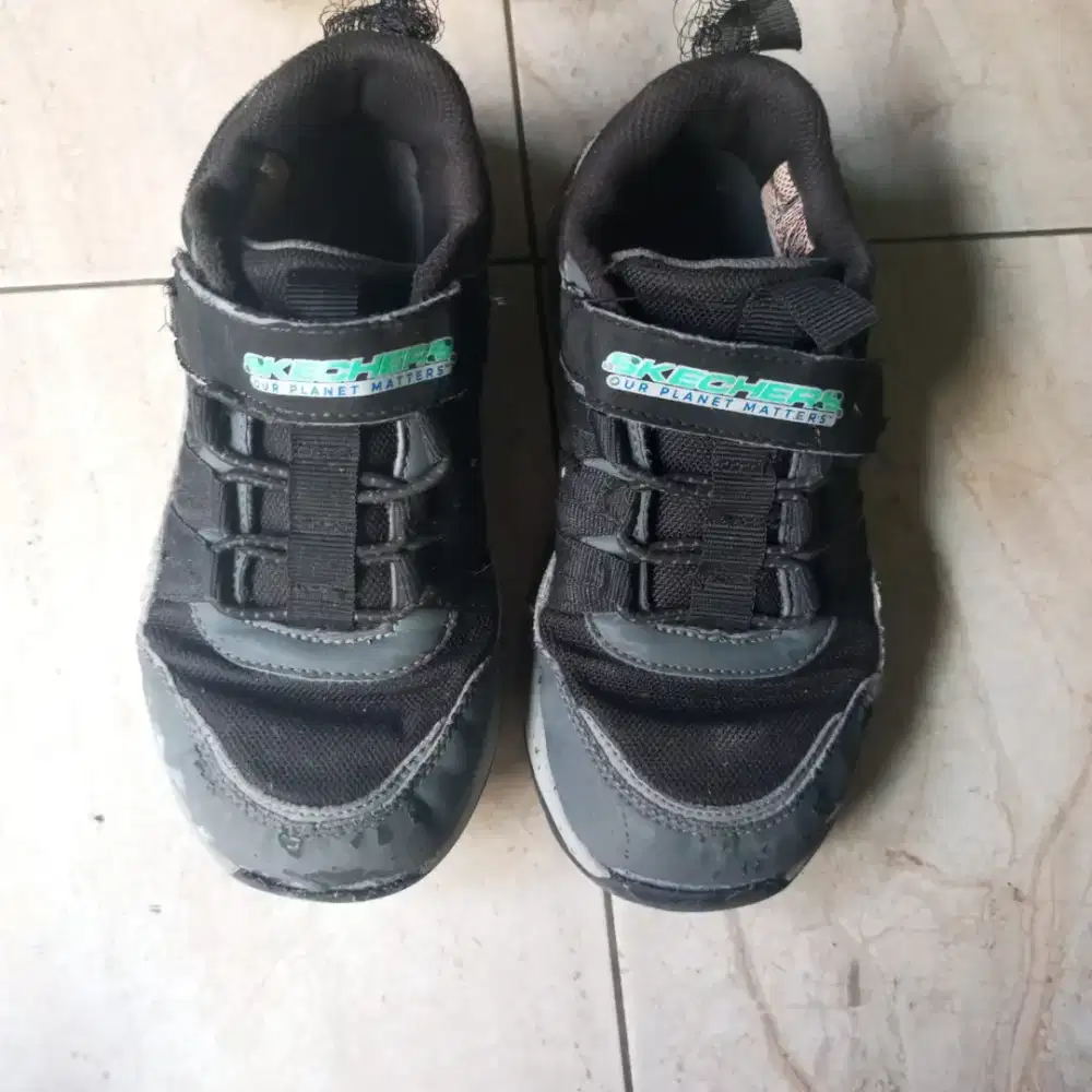 PRELOVED SEPATU SKECHERS