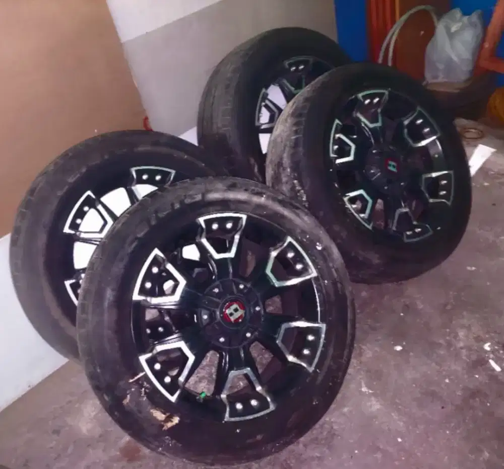 Velg Ballistic Off-Road Ring 20 275/55 117V Xl Merek Ban accelara