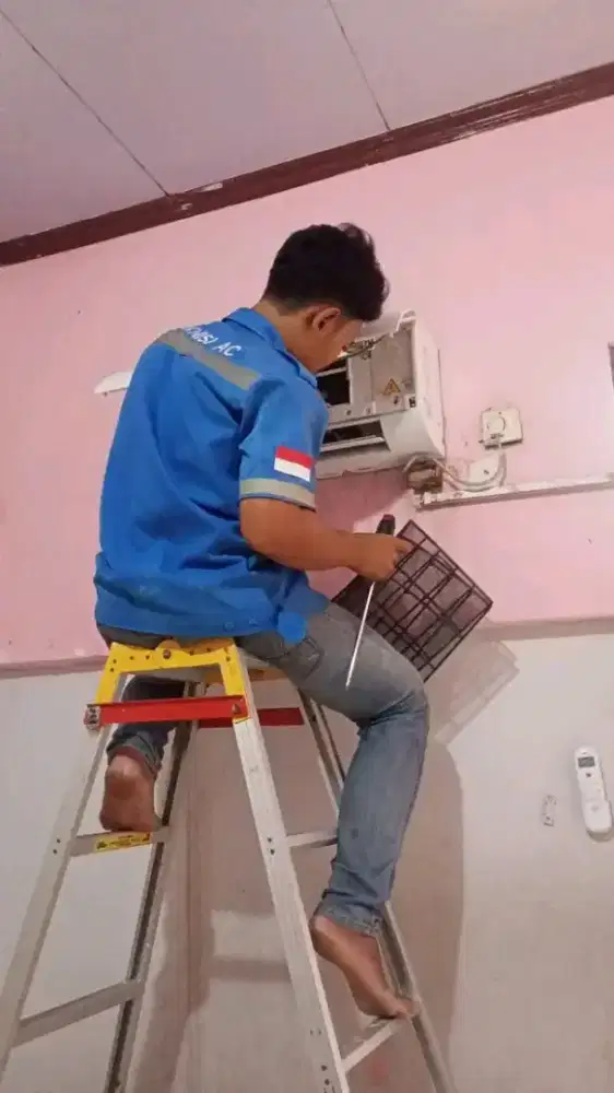 Servis AC bongkar pasang AC servis mesin cuci kulkas kompa air dll