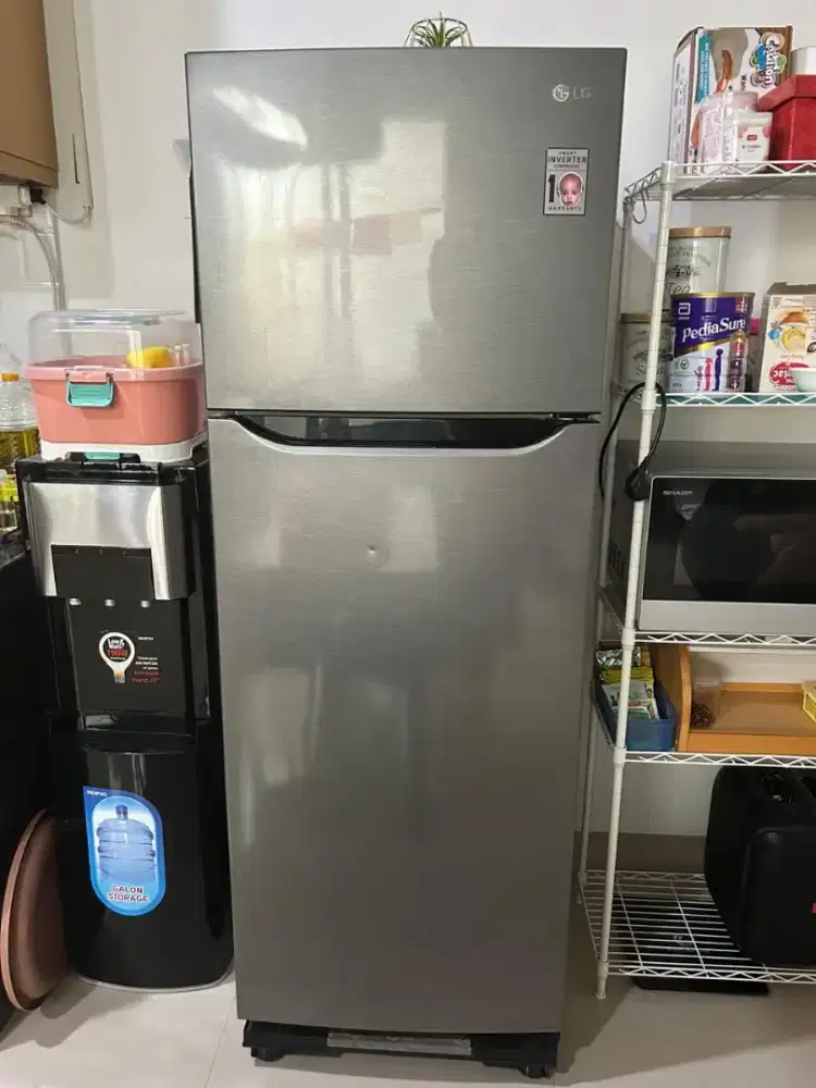 LG kulkas 2 pintu Medium size