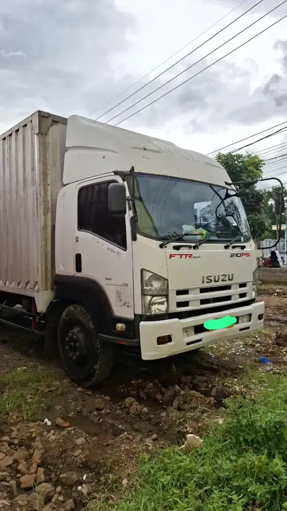 Isuzu box besi  th 2012