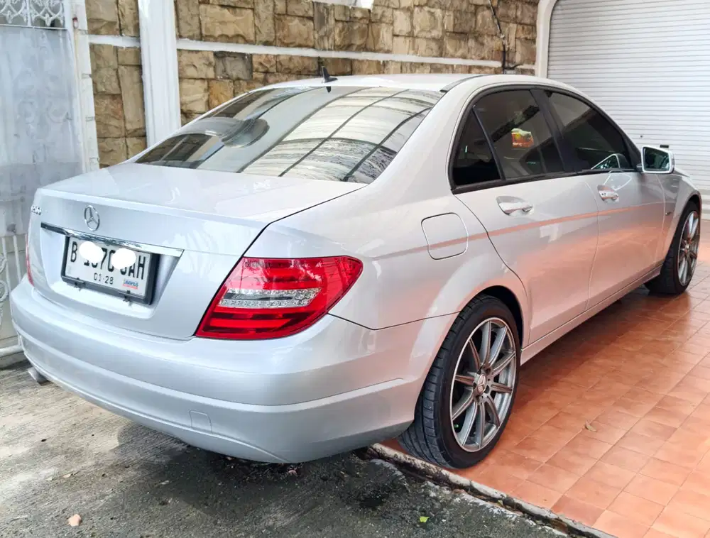 Mercedes-Benz C200 CGI 2012