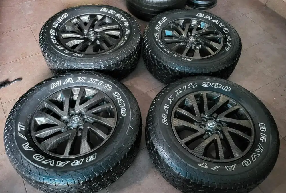 Velg Nissan Navara R18 carbon bonus ban maxxis 265 65 18 AT
