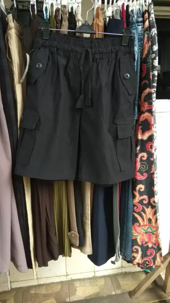 Celana Pendek Cargo Hitam Size L/XL