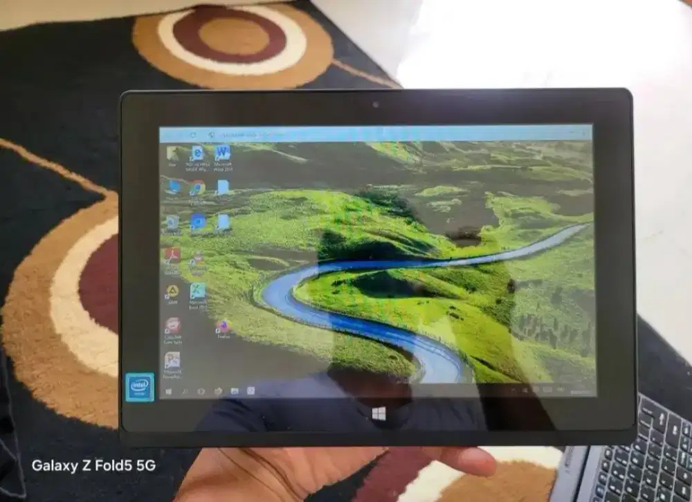 Acer 2 in 1 slim 10.1 layar sentuh