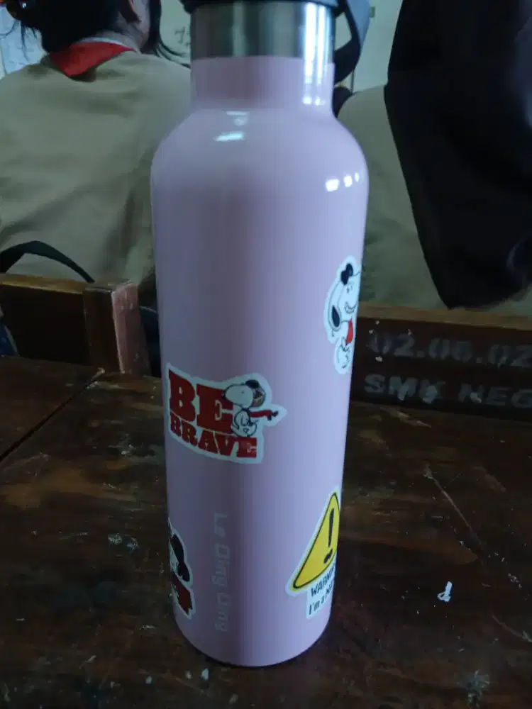 Botol Minum Pink “Be Brave” – Stylish, Praktis, dan Temani Harimu!