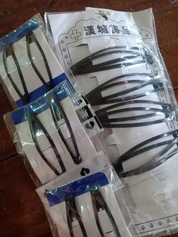 Jepit Rambut Hitam – Model Simpel, Kokoh, dan Anti Melorot