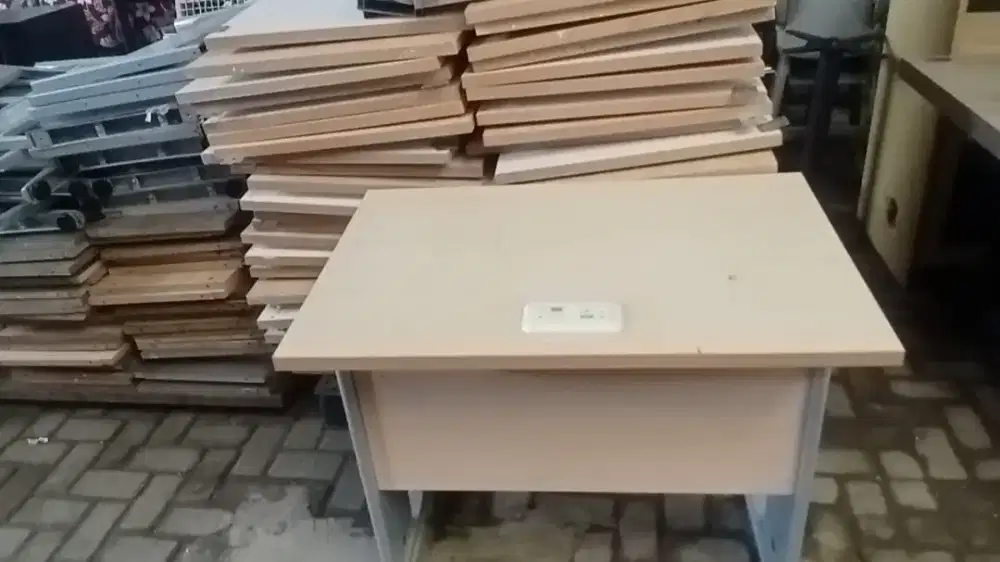 Meja kantor 90x60 cmkaki besi