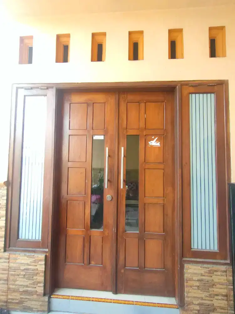 Pintu jati kupu tarung
