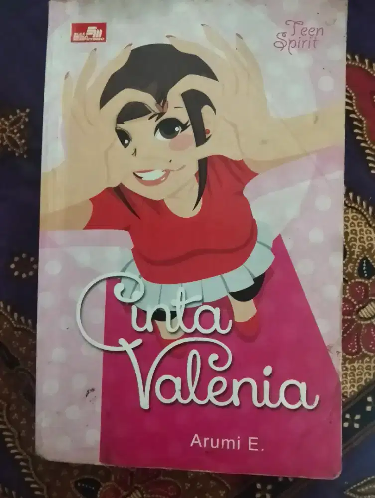 Novel Cinta Valenia Karya Arumi E.
