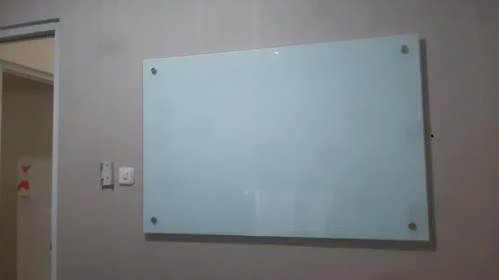 Glasbod/papan tulis kaca