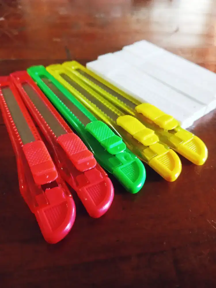 DIJUAL CUTTER SERBAGUNA & TEMPAT PISAU KUALITAS BAGUS