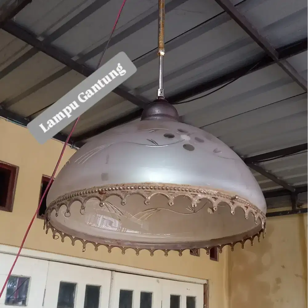 Lampu Gantung Kristal Kuno