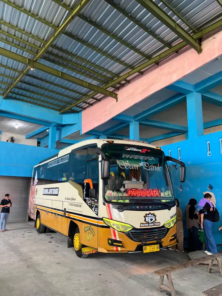 Di jual bus medium isuzu nqr 71, 2016, seat 35, harga 450 jt nego