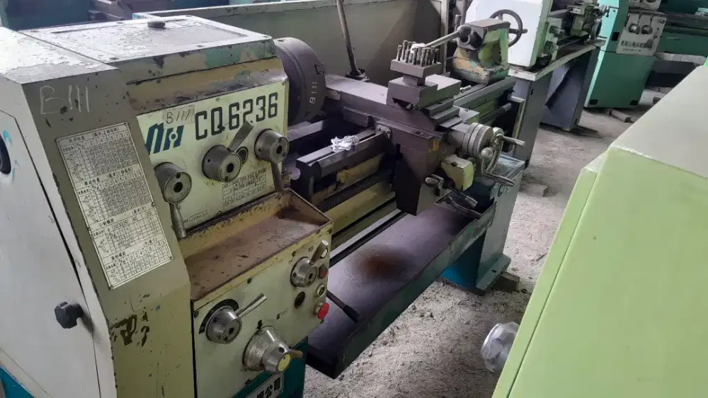 Mesin Bubut CQ6236 1000mm