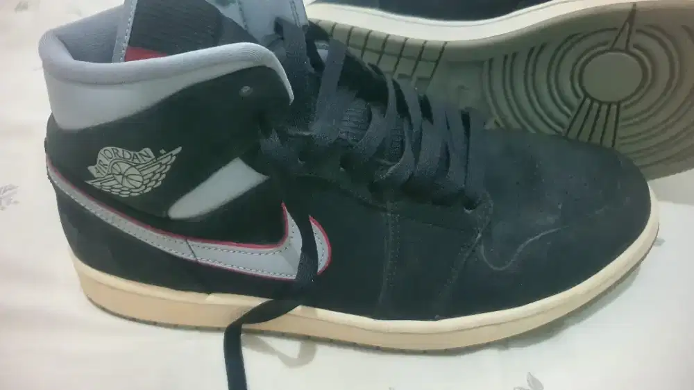 PRELOVED AIR JORDAN 1 MID