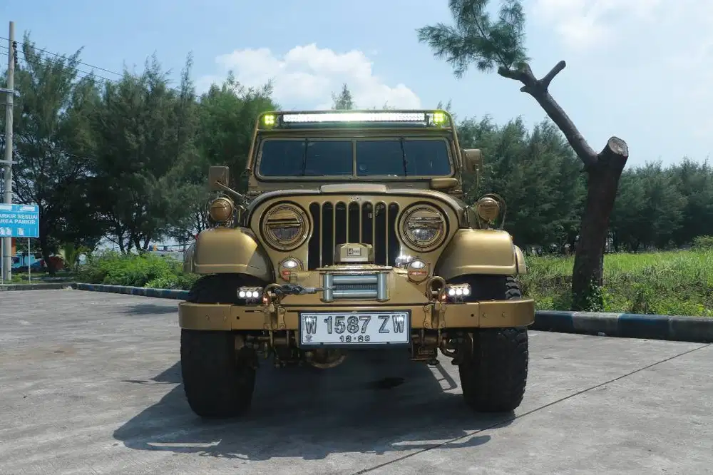Jeep Willis CJ 6 Long Spesial versi Militer offroad klasik