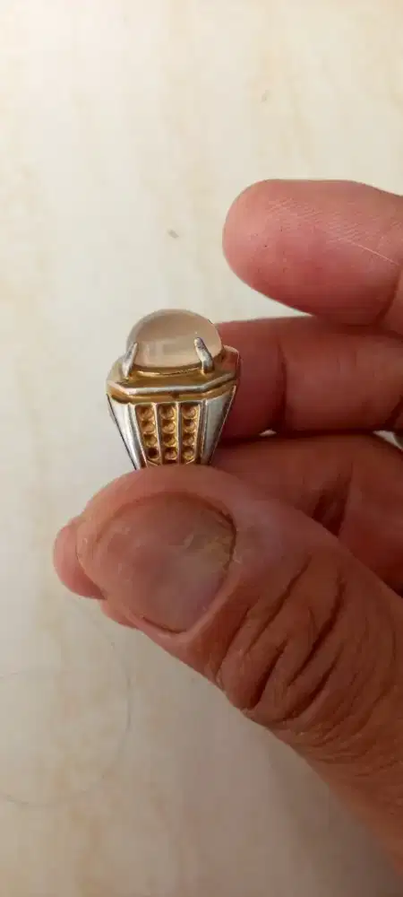 BATU CINCIN UDAH JADI MENGKIPAT