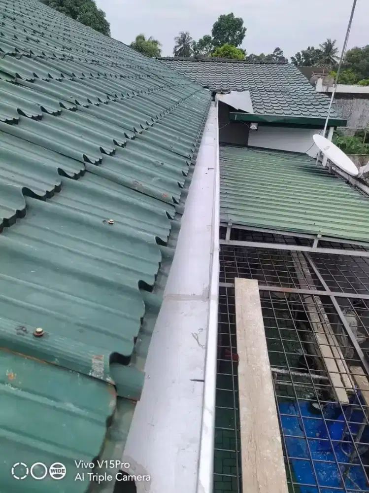 Tukang perbaikan talang dan kebocoran