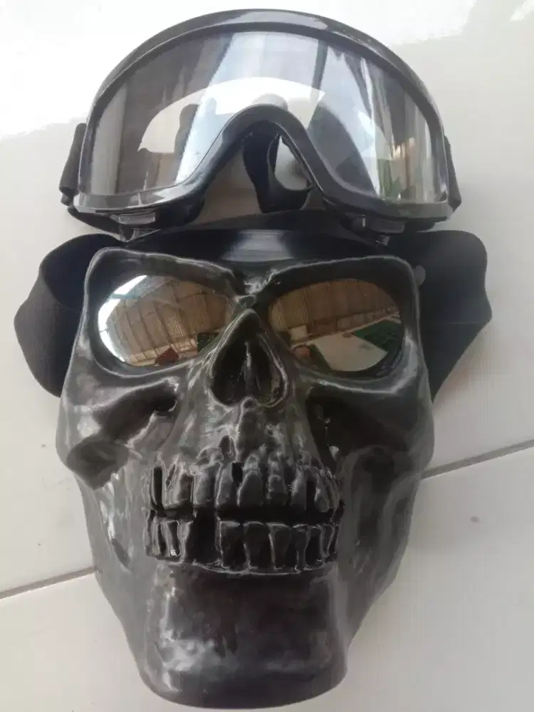 Kacamata Google & Masker Tengkorak