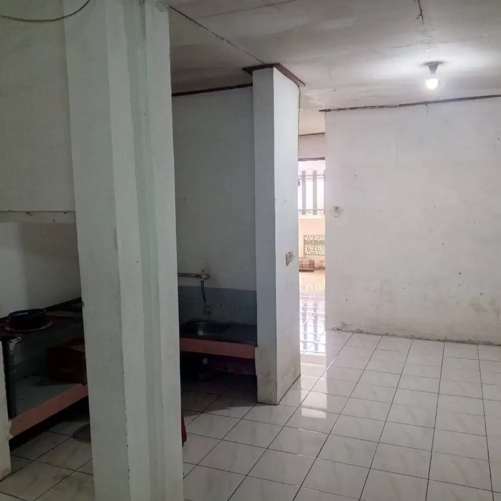 Disewakan / Dijual Rumah 2 Lantai Genuk Indah