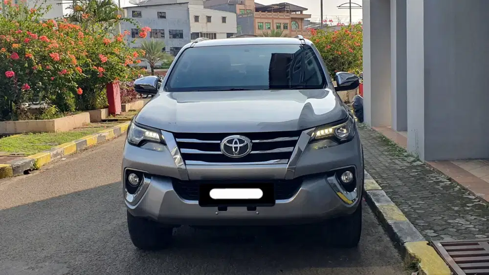 Km57rb toyota fortuner vrz diesel 2017 silver matic