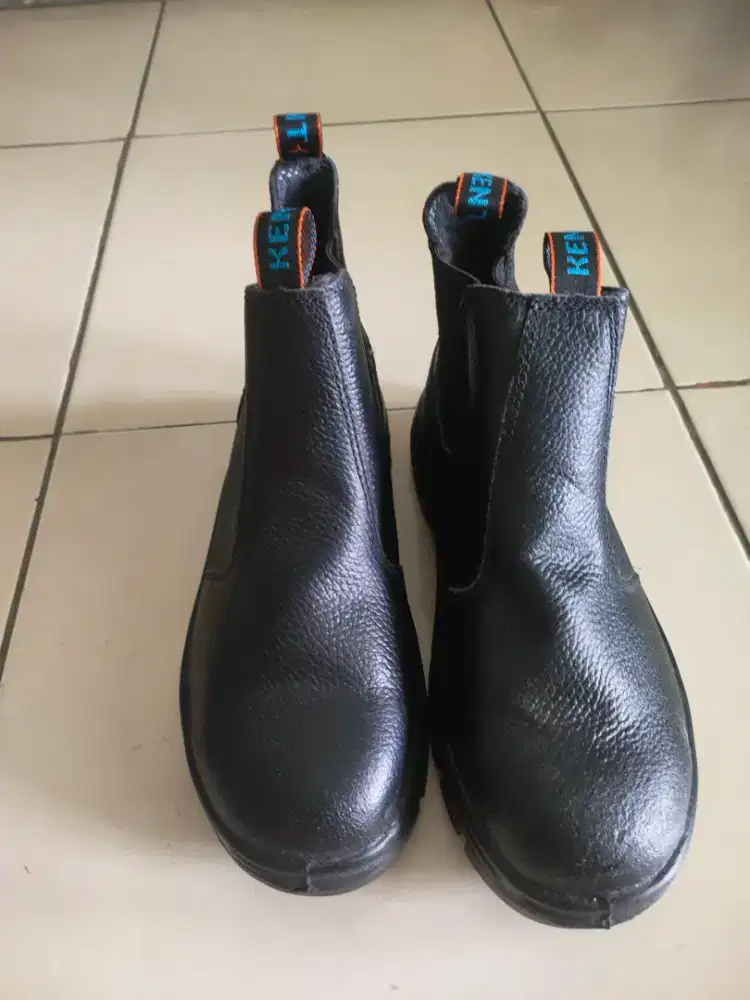 Sepatu safety kerja