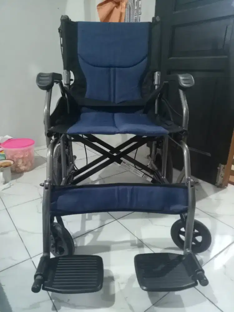 Kursi roda bekas seperti baru