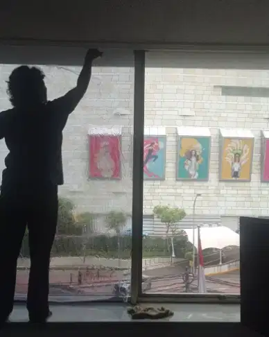 jasa sticker oneway & sandblast stiker satu arah kaca film toko ruko