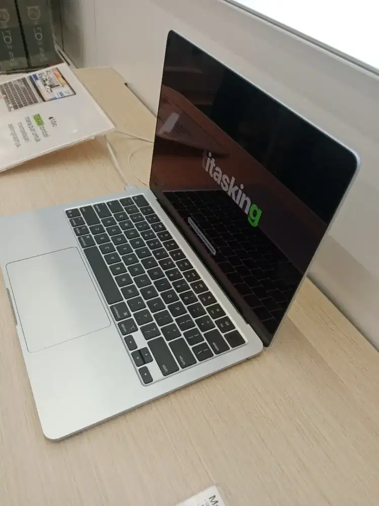 MacBook Air 13 inchi 256GB