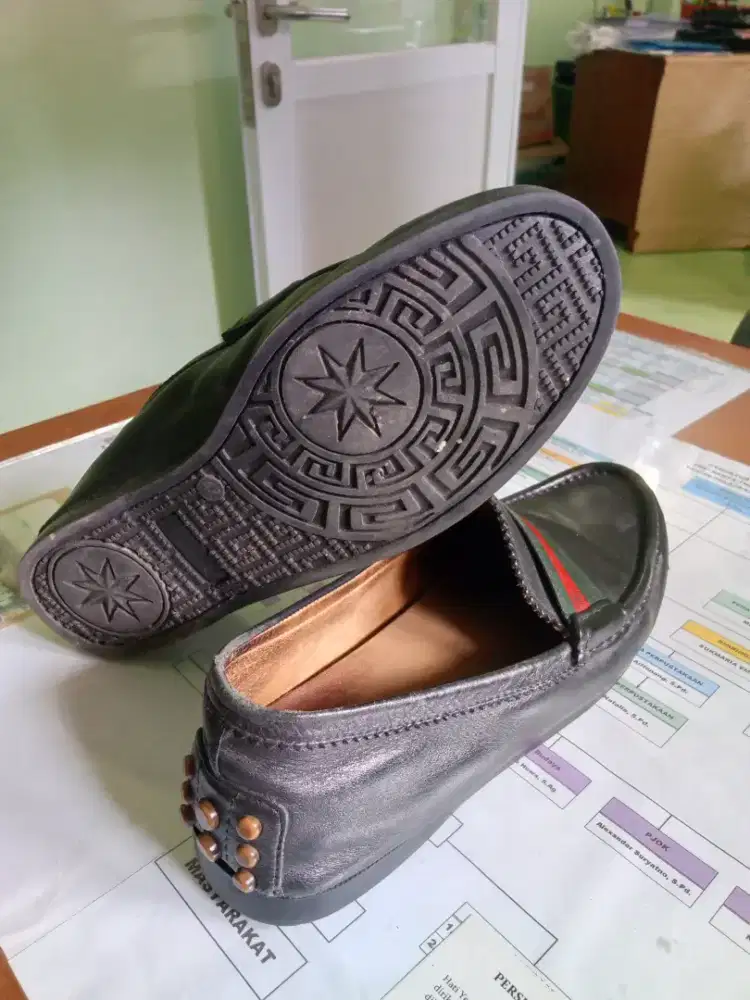 X'mas Sale: Gucci Ori Size 42.