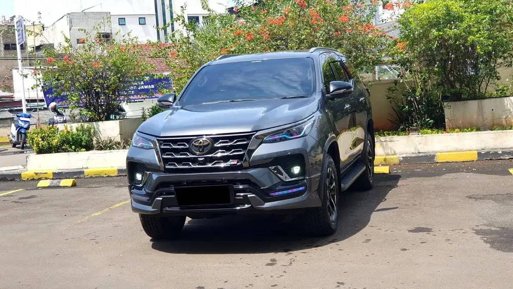 [ GARANSI 5TH ] Toyota Fortuner Vrz GR Sport 2.4 AT Diesel 2021/2022