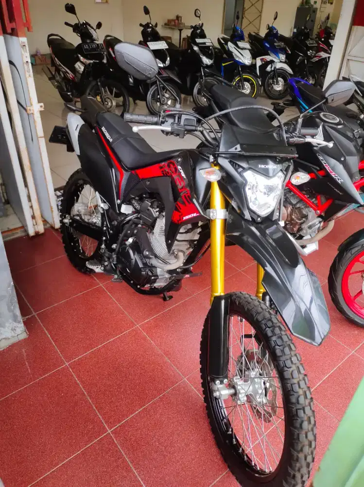 CRF 150 TAHUN 2022 ISTIMEWA