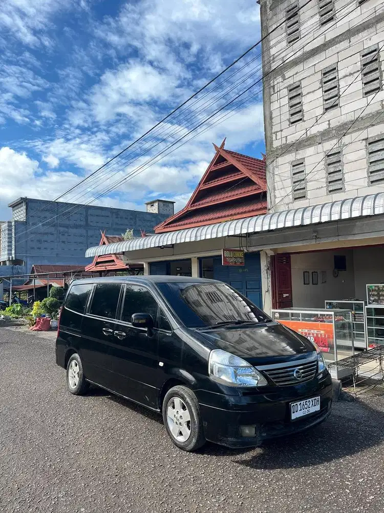 DIJUAL CEPAT NISSAN SERENA 2005 MULUS
