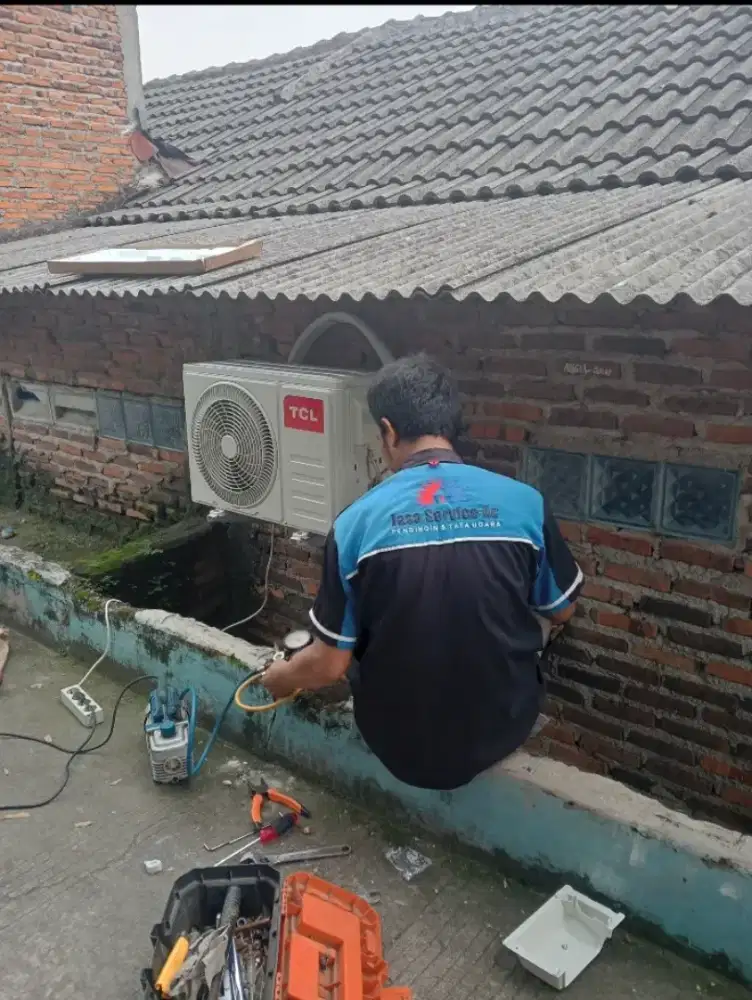 Service AC, bongkar pasang AC,cuci AC bergaransi daerah Karawang